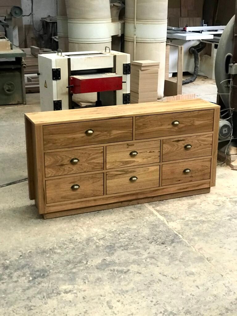 Cajonera en madera maciza